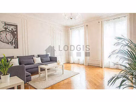 appartement 2 chambres meublé avec ascenseur et cheminée