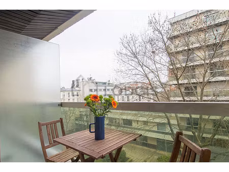 studio meublé avec terrasse  ascenseur et concierge