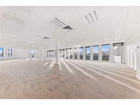 location bureau bourg la reine 3 049 m²