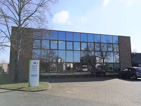 location bureau carquefou 608 m²