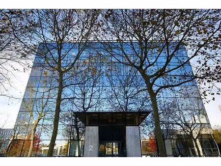 location bureau guyancourt 663 m²