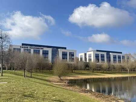 location bureau jossigny 1 738 m²