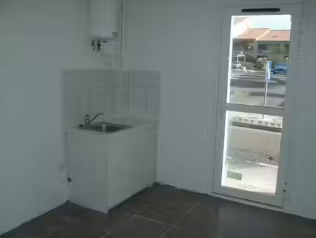bureau à louer + wc