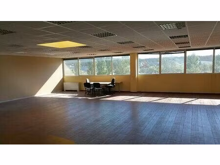 location bureau st mitre les remparts 139 m²