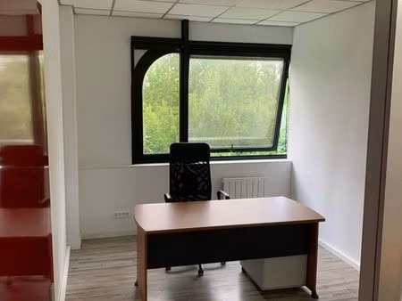 bureaux à partir de 14 m2 au 1 étage avec ascenseur