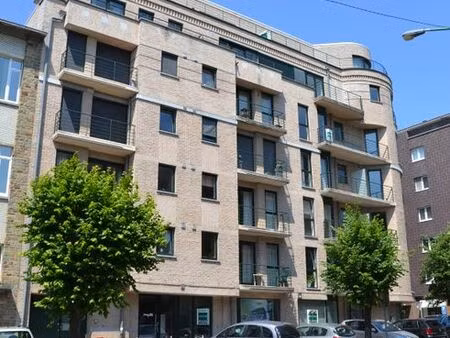 belle surface commerciale plein centre de waremme