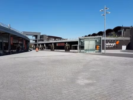 belle surface commerciale d'env. 335m² - bonne visibilité