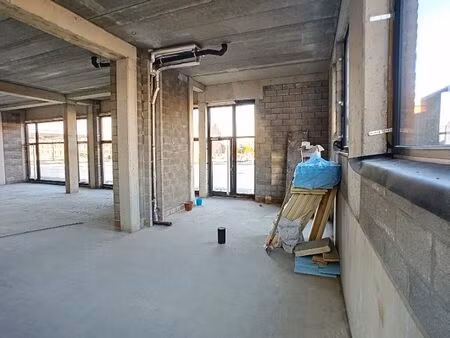 surface commerciale ou pour bureaux de 49 m² + parking