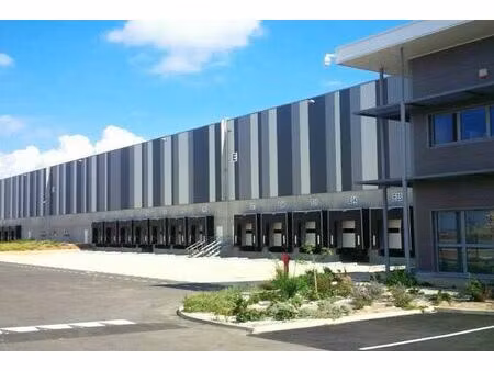 location entrepôt / local d'activités st martin de crau 23 246 m²