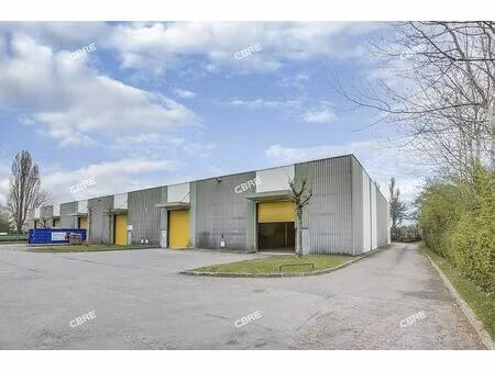 location local d'activités coignieres 1 032 m²