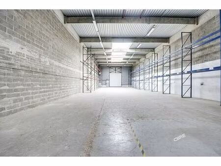 location local d'activités coignieres 1 344 m²