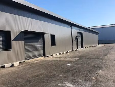 location local d'activités la courneuve 1 564 m²