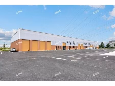 location local d'activités le coudray montceaux 1 492 m²