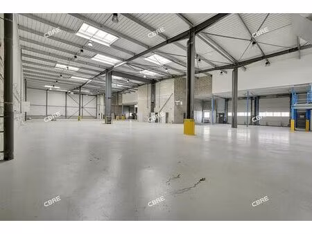 location local d'activités magny les hameaux 1 248 m²