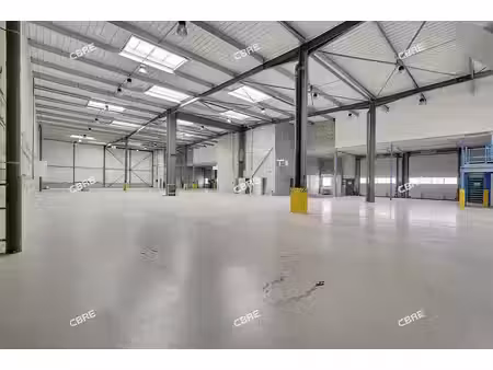 location local d'activités magny les hameaux 1 482 m²