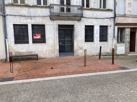 monclar d'agenais  à 20 mn de villeneuve sur lot  local commercial ou professionnel de 215