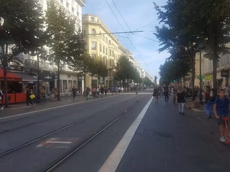 location local commercial