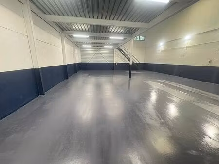 location local d'activités orly 376 m²