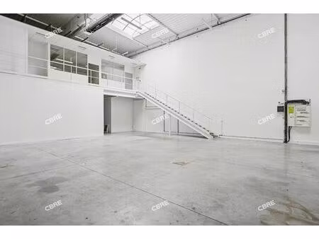 location local d'activités palaiseau 586 m²