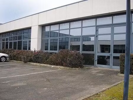 location local d'activités saclay 405 m²