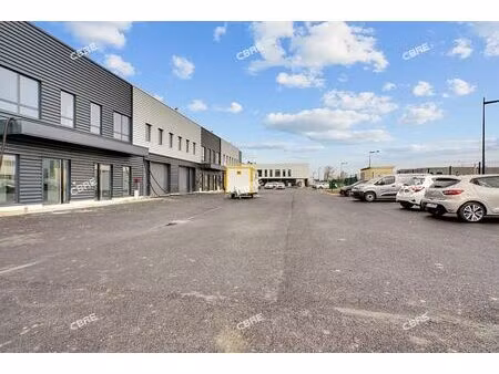 location local d'activités tigery 563 m²