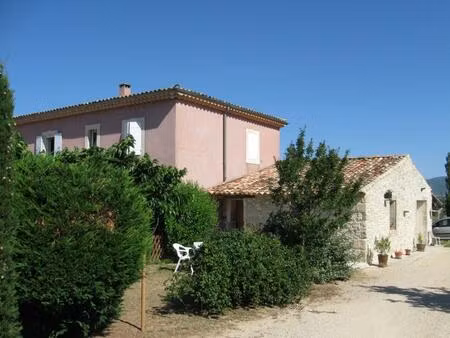 propriété à vendre à villars luberon avec un beau jardin  une piscine et un studio indépen