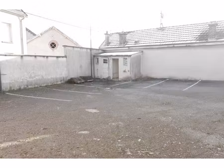 dans vignoble de verzy - cour 185m2 + 5 places de parkings s