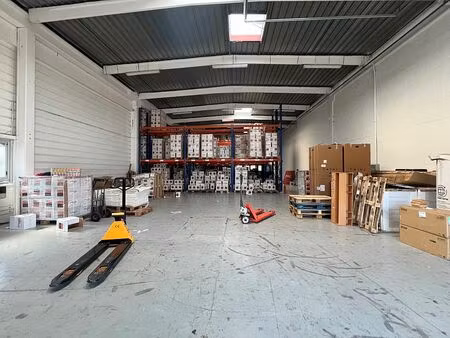 location local d'activités trappes 752 m²