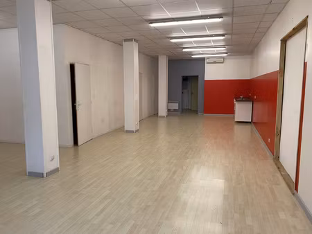 local commercial ou professionnel 130 m2 - revel 31250