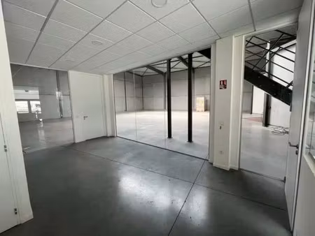 local d'activités 1 800 m² divisibles à louer