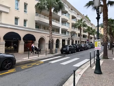 location local commercial