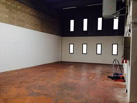 location local d'activités collegien 308 m²