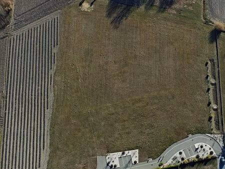 terrain à bâtir de 2390 m²  au calme  à vendre grignan région  viabilisé