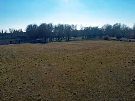 terrain à bâtir viabilisé de 2523 m²  au calme  à vendre grignan région