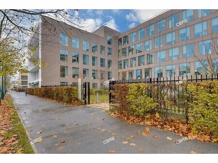 location bureau montevrain 519 m²