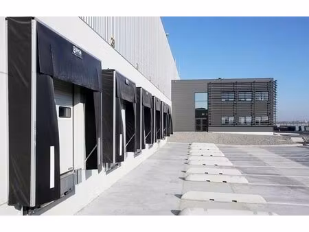 location entrepôt / local d'activités port st louis du rhone 18 362 m²