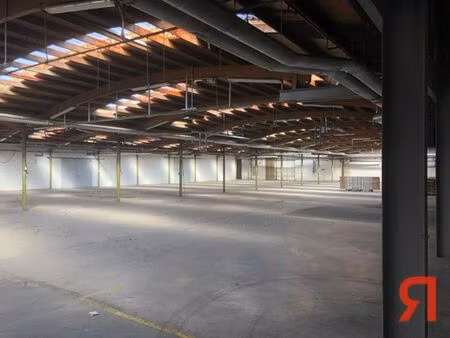 entrepôts pour le stockage temporaire dans des lieux facilem