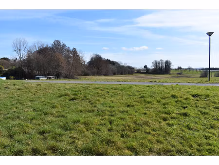 entre brive et limoges  15 mn accès autoroute a20  village