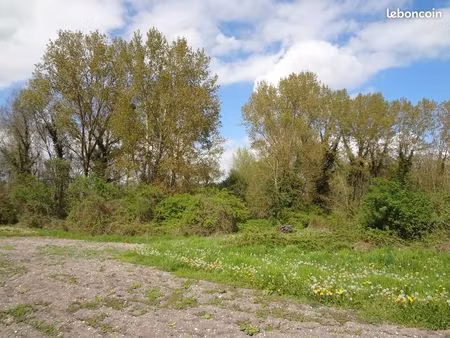 vends petit terrain bordure rivière a gimeux charente