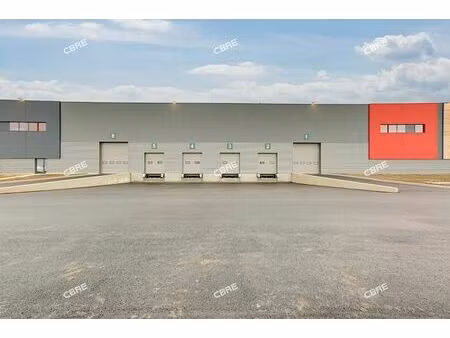 location local d'activités louvres 2 344 m²