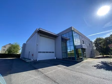 location local d'activités savigny le temple 927 m²