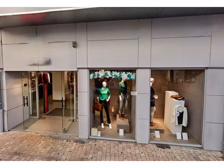 rare  grande surface de vente ( 160m2) en zone commerciale numéro 1 dans l'hyper centre de