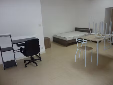 location appartement 1 pièce 32 m² à montmorillon (86500)