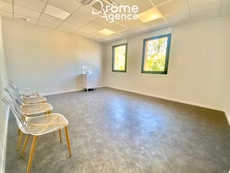 location commerce 24 m² à hauterives (26390)