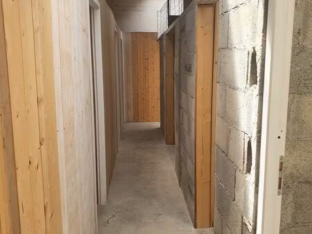 box à louer 5-10 mètres carrés