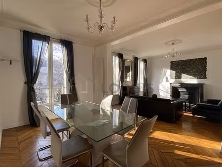 appartement 3 chambres meublé avec ascenseur  cheminée et local à vélos