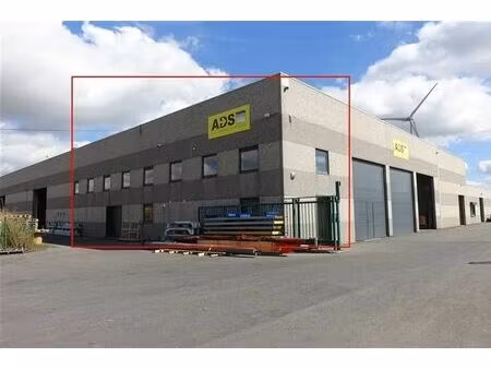 bureaux meublés 1.500 € + 20 € de charges forfaitaires pour