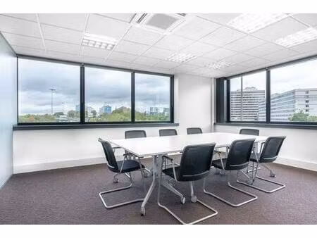 accès tout inclus à des espaces de bureau professionnels pour 1 personne à lille europe