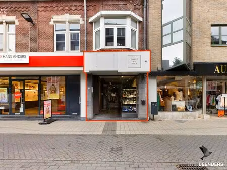 propriété commerciale idéalement située dans le centre de la