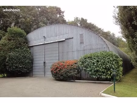 location parking sous hangar